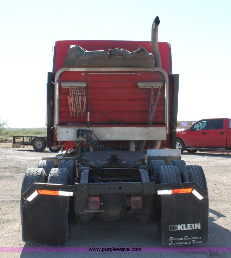 image for item H1694 2005 International 9400i semi truck