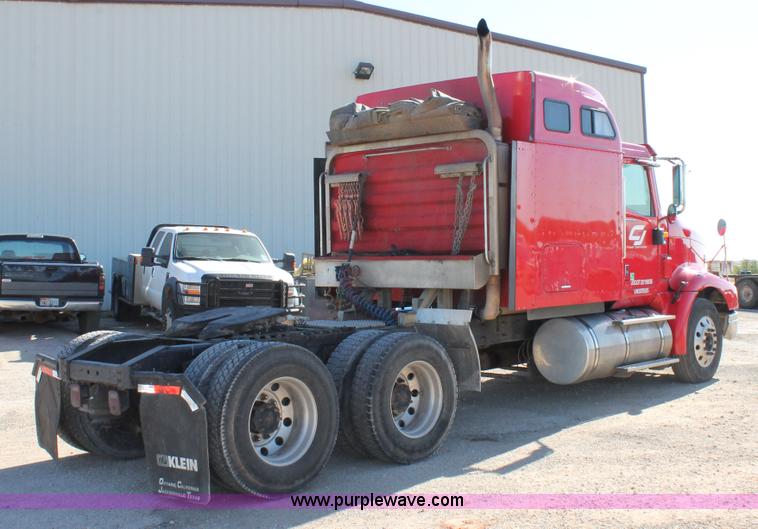 image for item H1694 2005 International 9400i semi truck