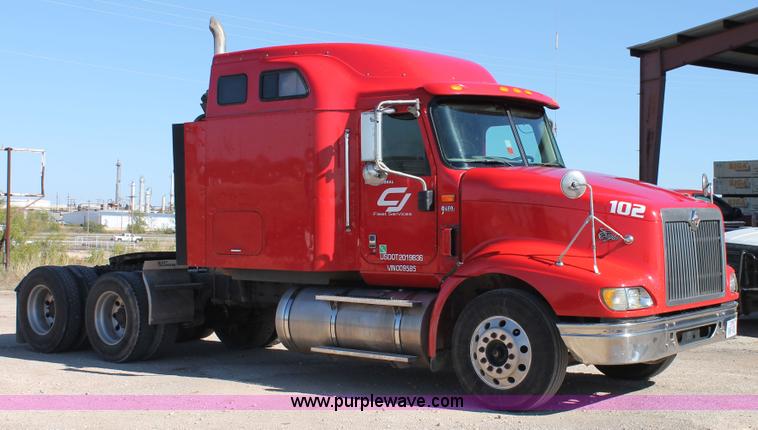 image for item H1694 2005 International 9400i semi truck