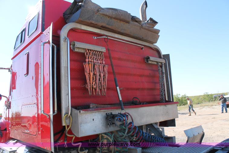 image for item H1694 2005 International 9400i semi truck