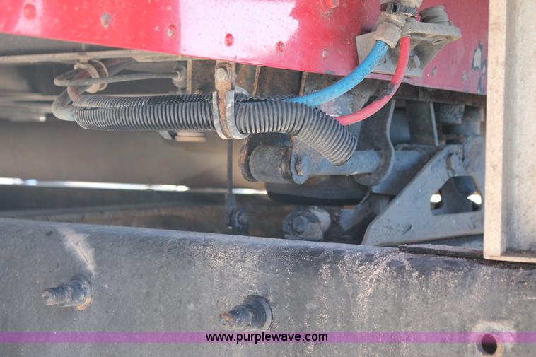 image for item H1694 2005 International 9400i semi truck