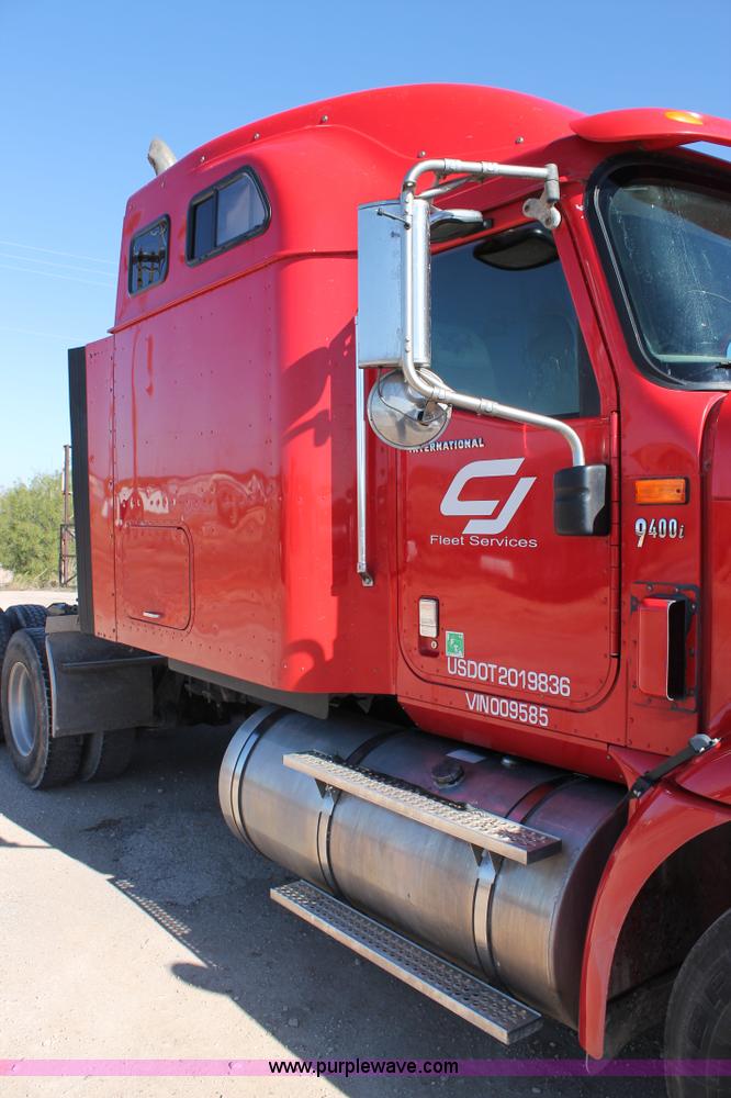 image for item H1694 2005 International 9400i semi truck