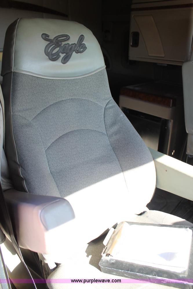 image for item H1694 2005 International 9400i semi truck