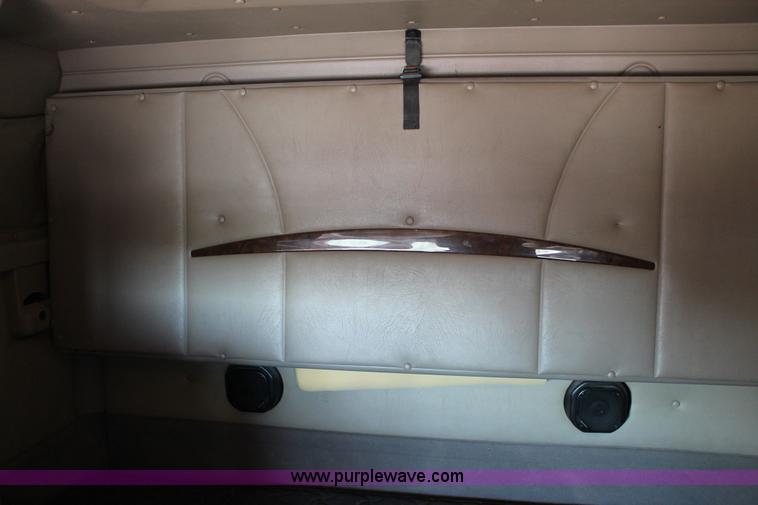 image for item H1694 2005 International 9400i semi truck