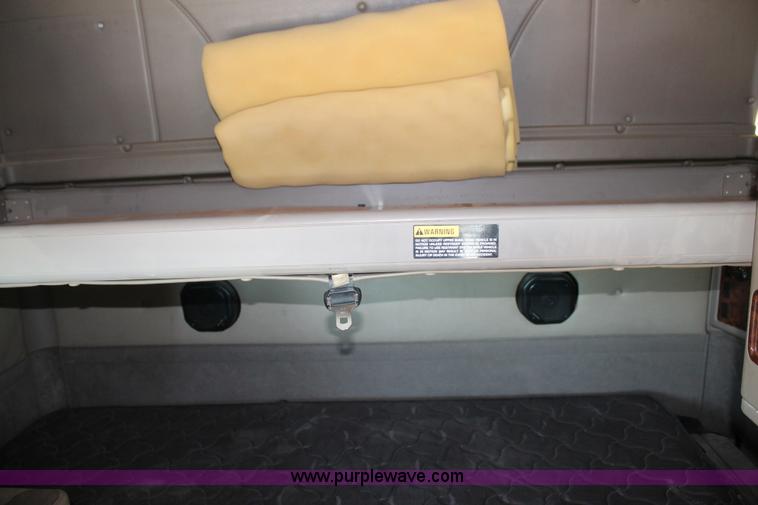 image for item H1694 2005 International 9400i semi truck