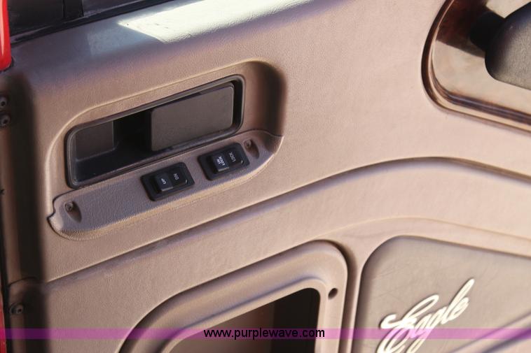 image for item H1694 2005 International 9400i semi truck