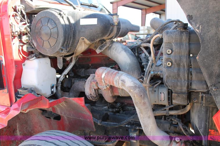 image for item H1694 2005 International 9400i semi truck