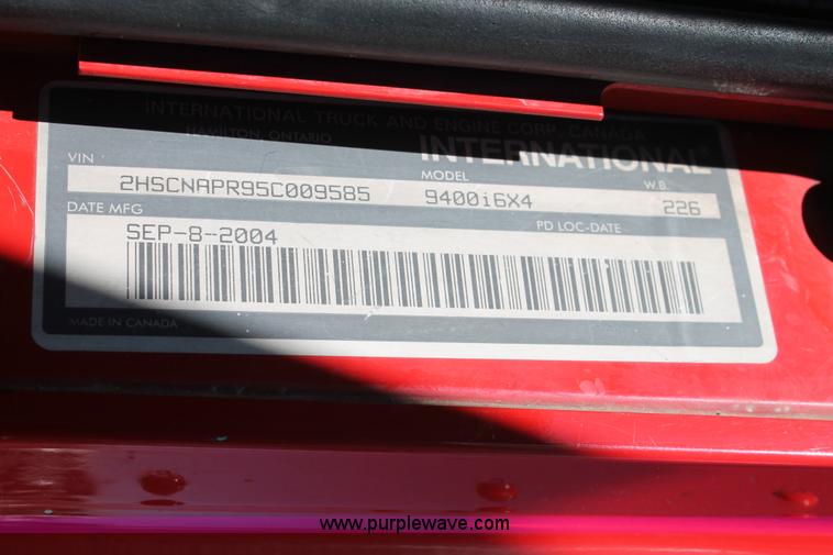 image for item H1694 2005 International 9400i semi truck
