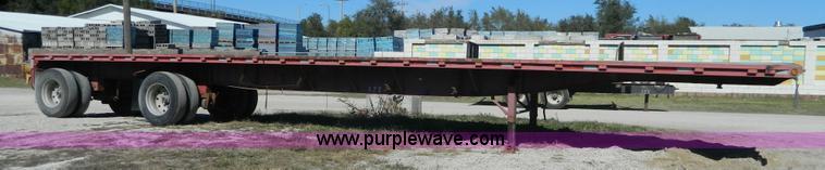image for item H2353 1999 Lufkin flatbed trailer
