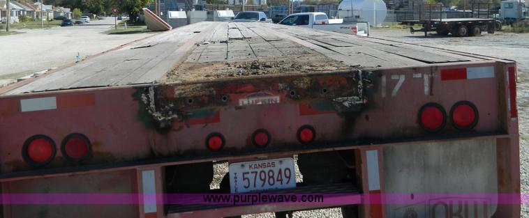 image for item H2353 1999 Lufkin flatbed trailer