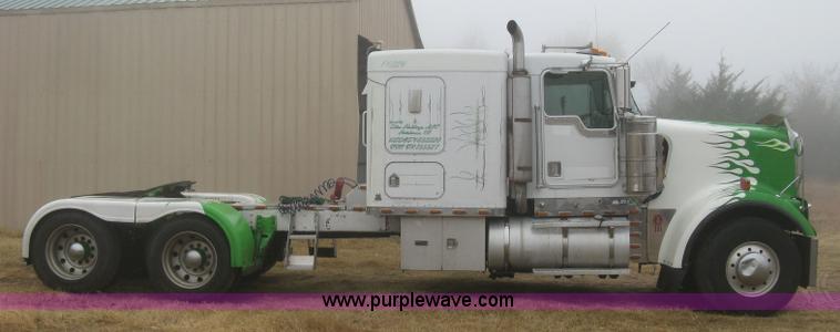 image for item H9352 1997 Kenworth W900 S-Class Severe Duty semi truck