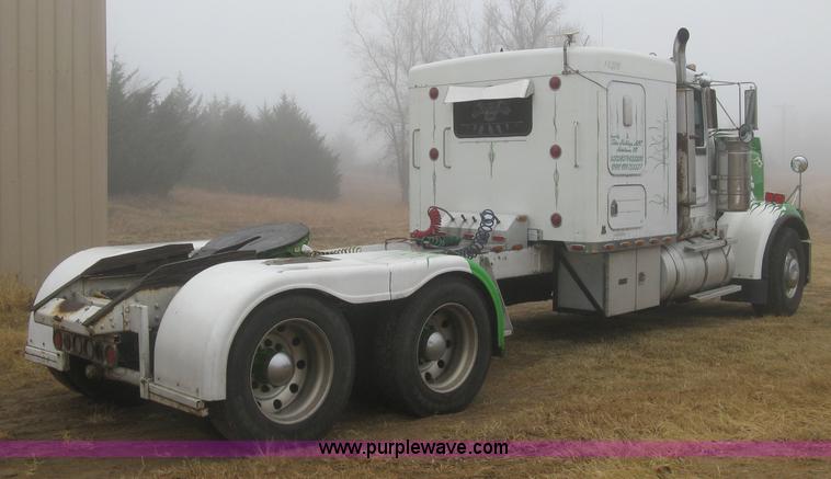 image for item H9352 1997 Kenworth W900 S-Class Severe Duty semi truck