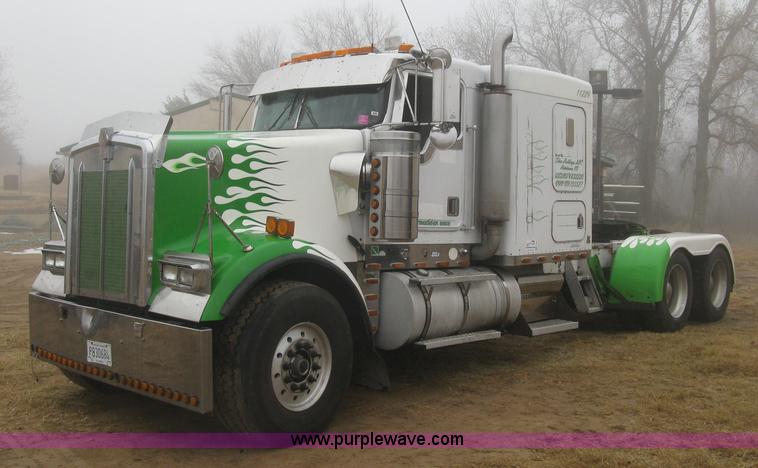 image for item H9352 1997 Kenworth W900 S-Class Severe Duty semi truck