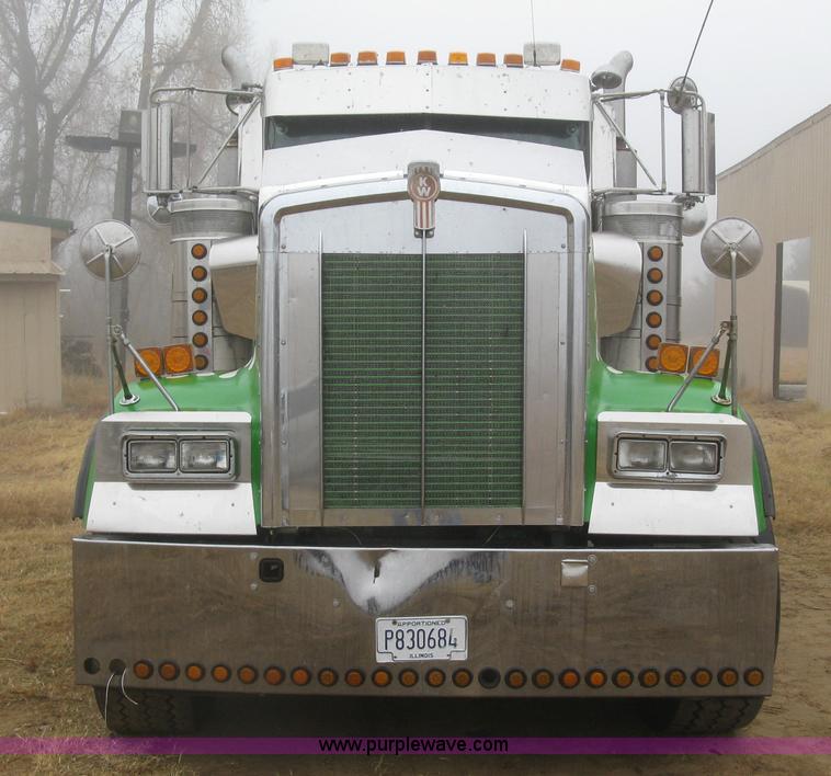 image for item H9352 1997 Kenworth W900 S-Class Severe Duty semi truck