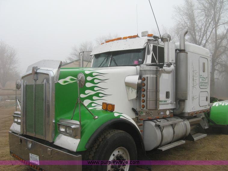 image for item H9352 1997 Kenworth W900 S-Class Severe Duty semi truck