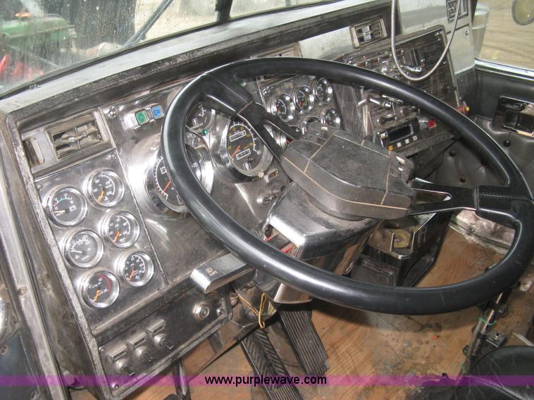 image for item H9352 1997 Kenworth W900 S-Class Severe Duty semi truck