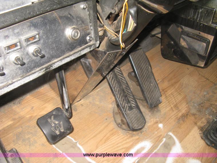 image for item H9352 1997 Kenworth W900 S-Class Severe Duty semi truck