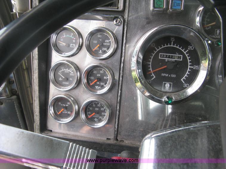 image for item H9352 1997 Kenworth W900 S-Class Severe Duty semi truck