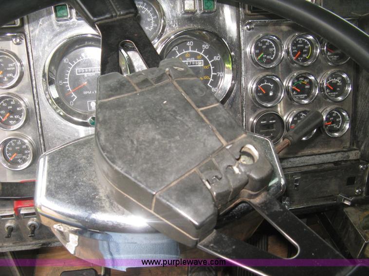 image for item H9352 1997 Kenworth W900 S-Class Severe Duty semi truck