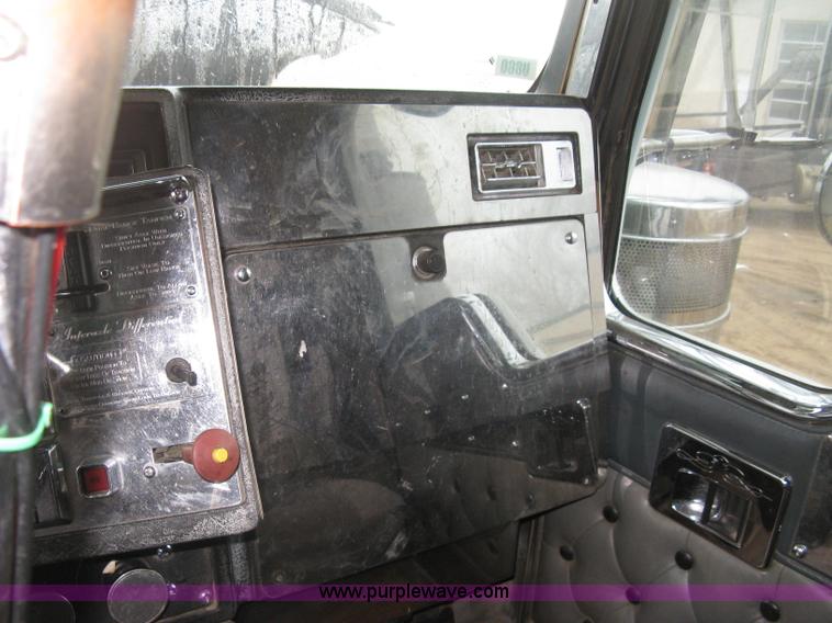 image for item H9352 1997 Kenworth W900 S-Class Severe Duty semi truck