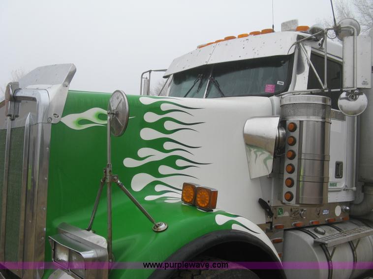 image for item H9352 1997 Kenworth W900 S-Class Severe Duty semi truck