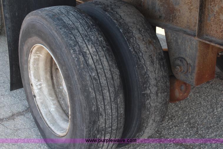 image for item I2394 1999 Transcraft Eagle spread axle flatbed trailer