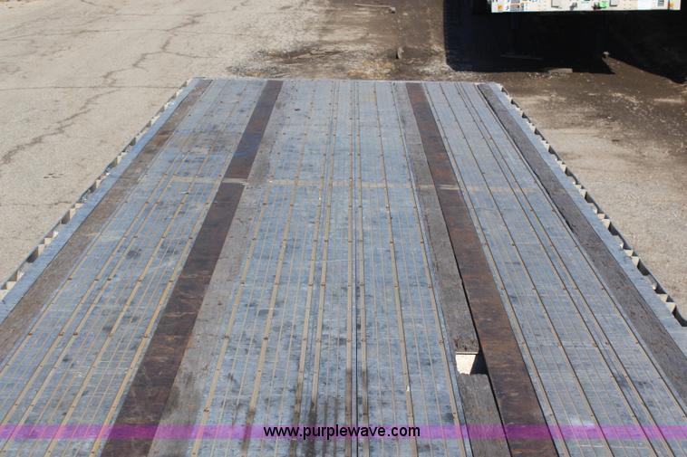 image for item I2394 1999 Transcraft Eagle spread axle flatbed trailer