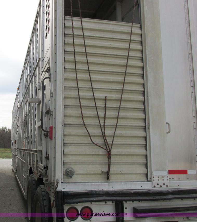 image for item I8886 1999 Wilson PSDCL-302P aluminum livestock trailer