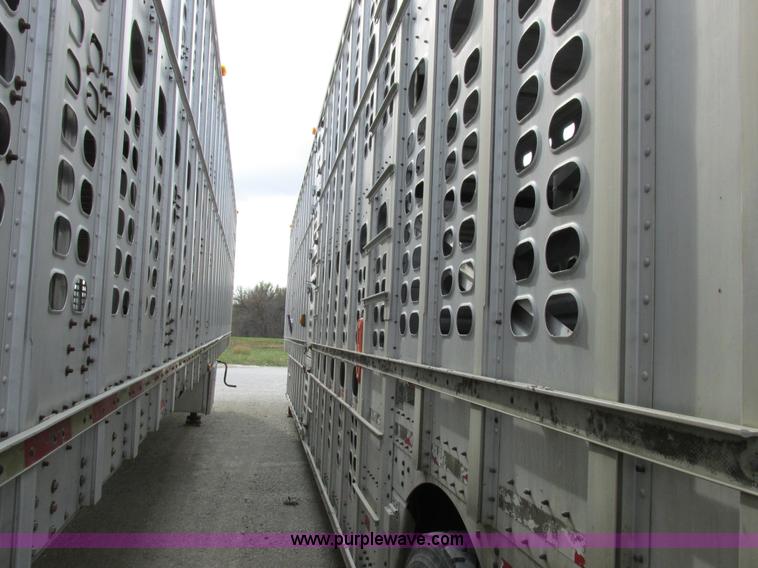 image for item I8886 1999 Wilson PSDCL-302P aluminum livestock trailer