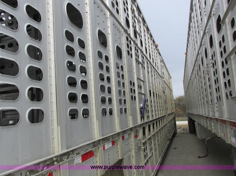 image for item I8886 1999 Wilson PSDCL-302P aluminum livestock trailer