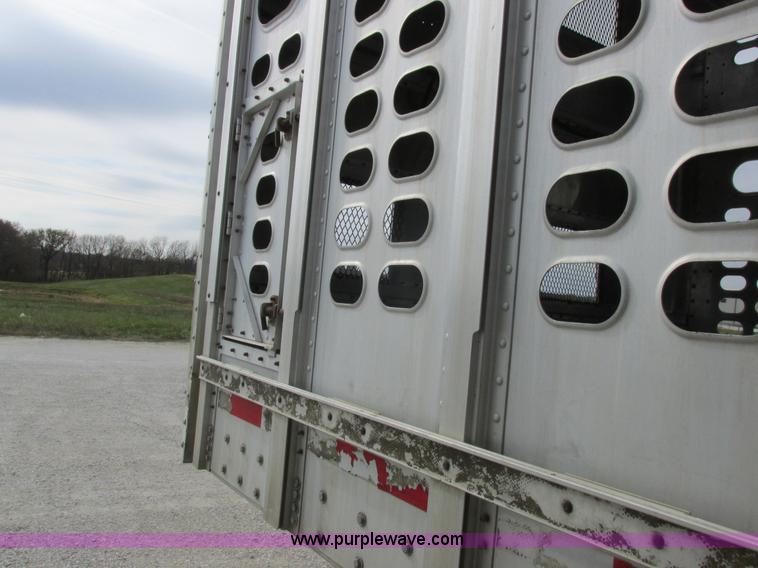 image for item I8886 1999 Wilson PSDCL-302P aluminum livestock trailer