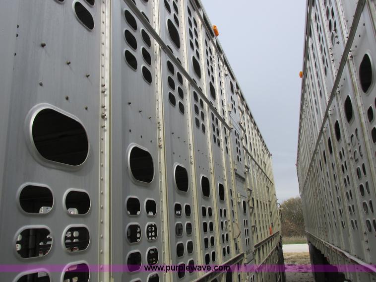 image for item I8886 1999 Wilson PSDCL-302P aluminum livestock trailer