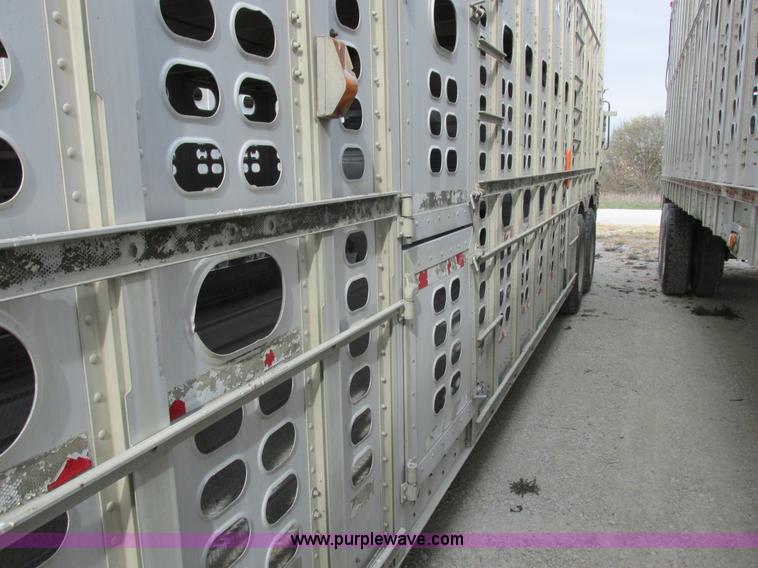 image for item I8886 1999 Wilson PSDCL-302P aluminum livestock trailer