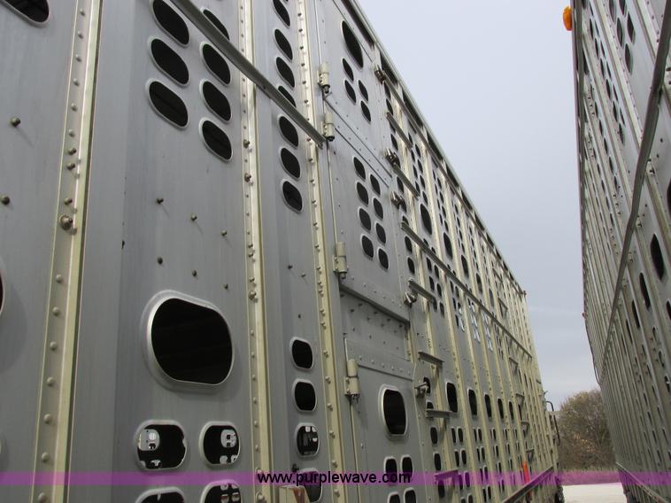 image for item I8886 1999 Wilson PSDCL-302P aluminum livestock trailer