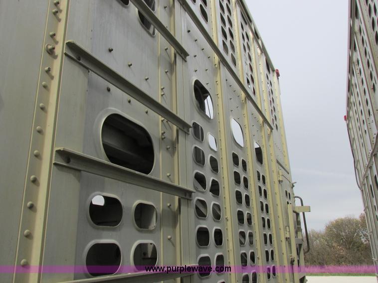 image for item I8886 1999 Wilson PSDCL-302P aluminum livestock trailer