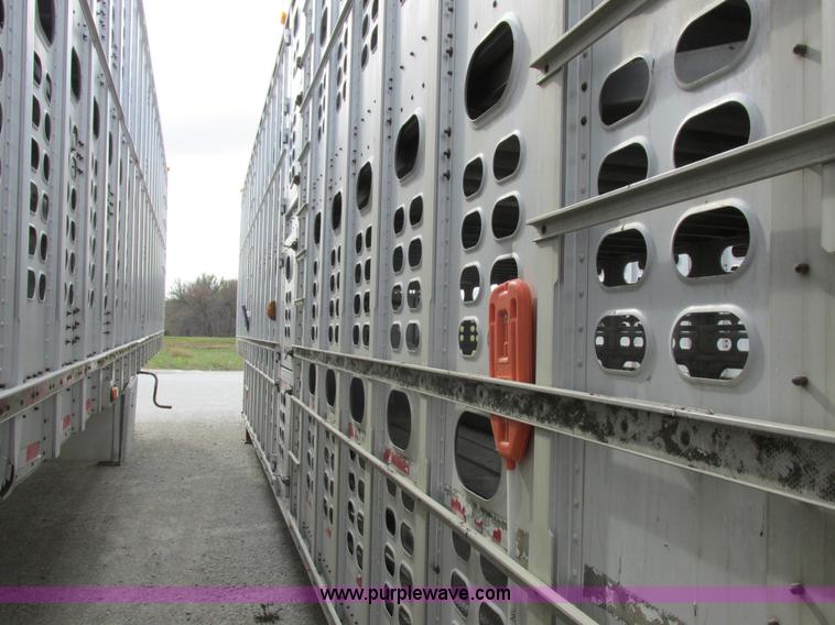 image for item I8886 1999 Wilson PSDCL-302P aluminum livestock trailer