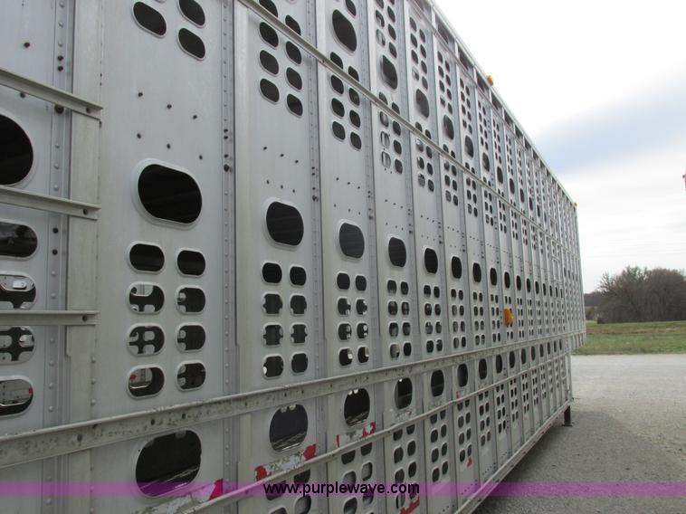 image for item I8886 1999 Wilson PSDCL-302P aluminum livestock trailer