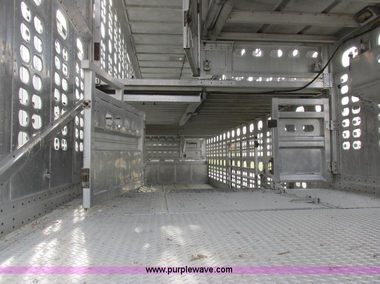 image for item I8886 1999 Wilson PSDCL-302P aluminum livestock trailer