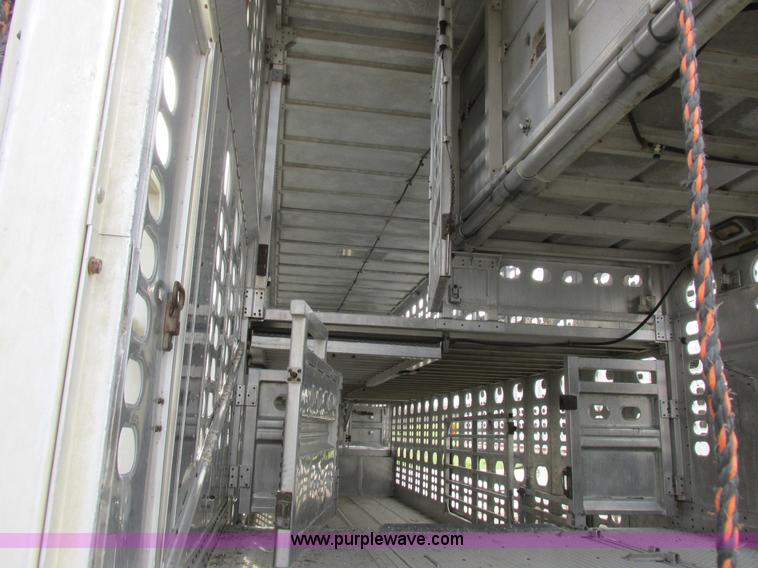 image for item I8886 1999 Wilson PSDCL-302P aluminum livestock trailer