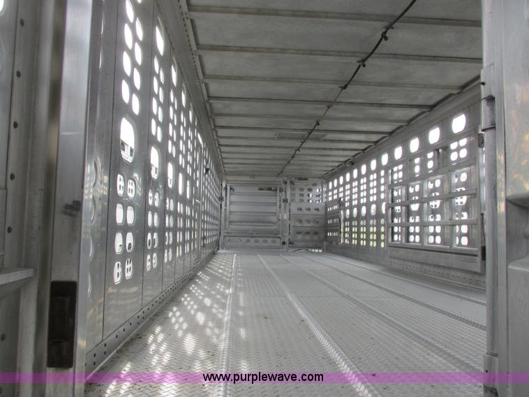 image for item I8886 1999 Wilson PSDCL-302P aluminum livestock trailer