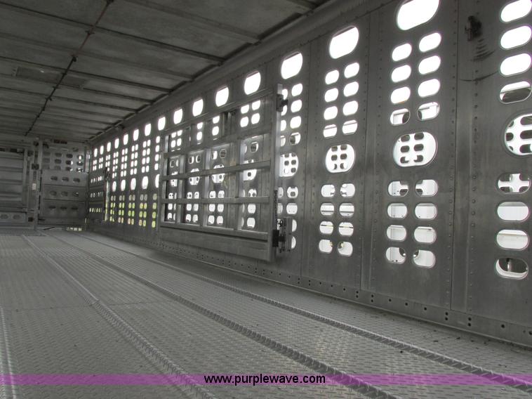 image for item I8886 1999 Wilson PSDCL-302P aluminum livestock trailer