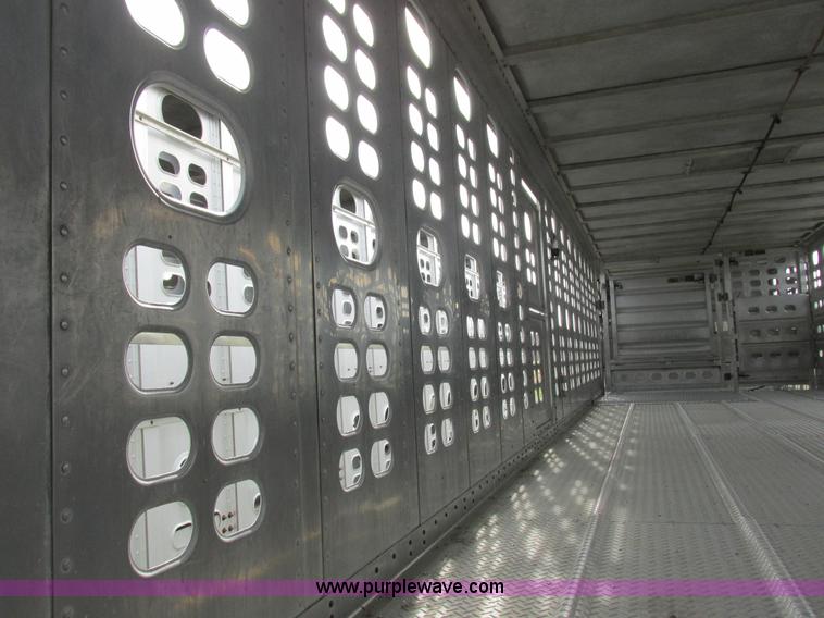 image for item I8886 1999 Wilson PSDCL-302P aluminum livestock trailer