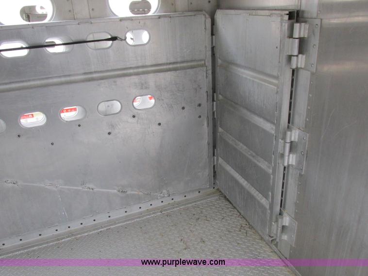 image for item I8886 1999 Wilson PSDCL-302P aluminum livestock trailer