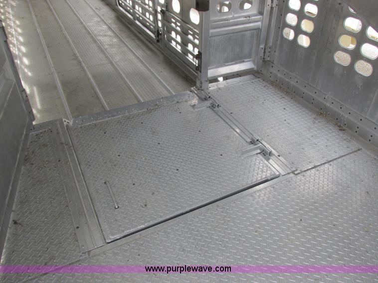 image for item I8886 1999 Wilson PSDCL-302P aluminum livestock trailer