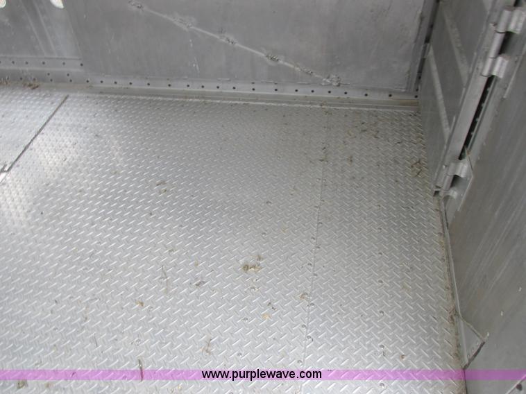 image for item I8886 1999 Wilson PSDCL-302P aluminum livestock trailer