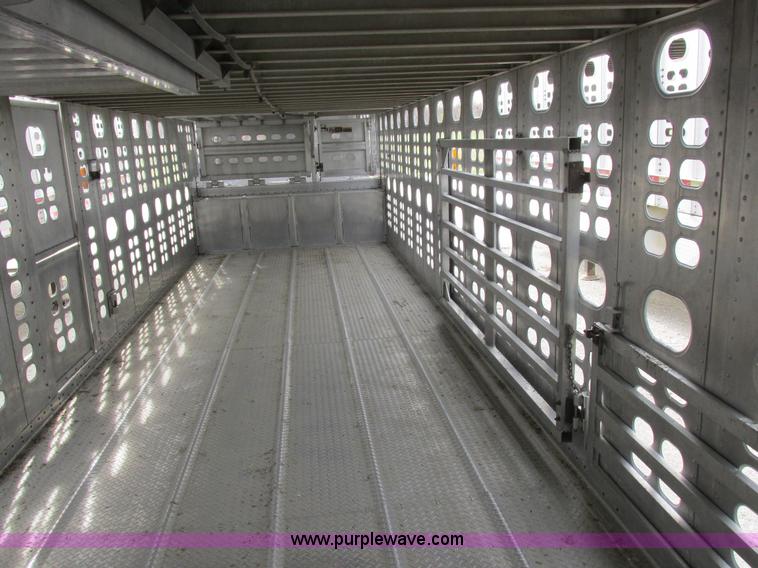 image for item I8886 1999 Wilson PSDCL-302P aluminum livestock trailer