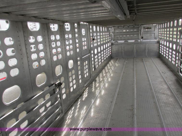 image for item I8886 1999 Wilson PSDCL-302P aluminum livestock trailer