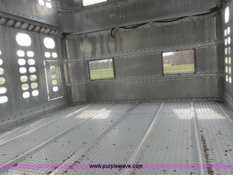 image for item I8886 1999 Wilson PSDCL-302P aluminum livestock trailer