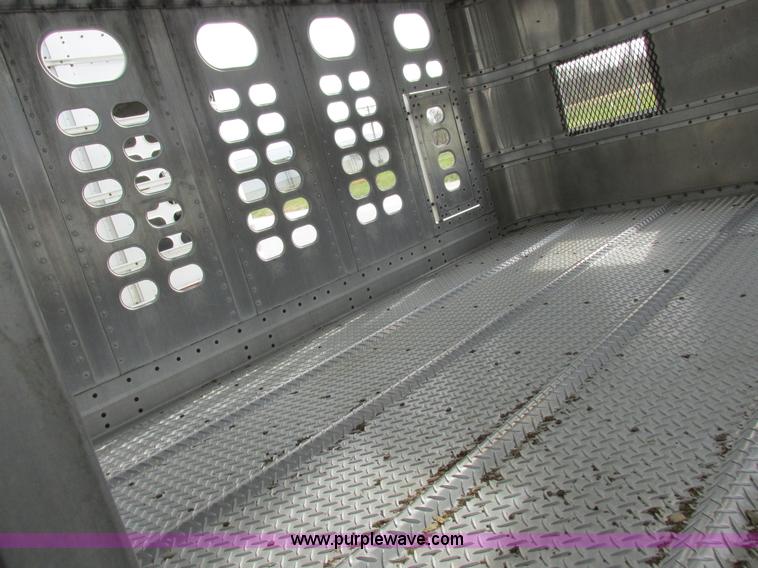 image for item I8886 1999 Wilson PSDCL-302P aluminum livestock trailer