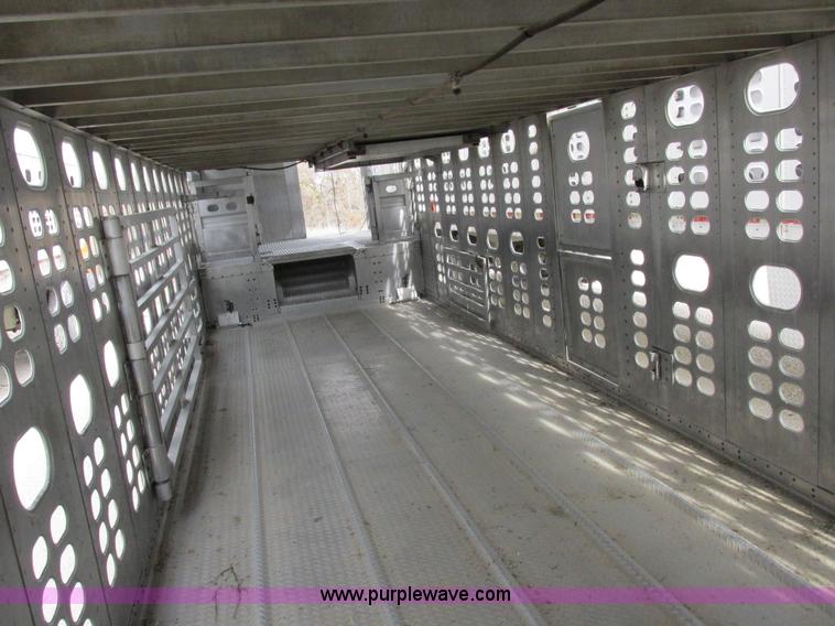 image for item I8886 1999 Wilson PSDCL-302P aluminum livestock trailer